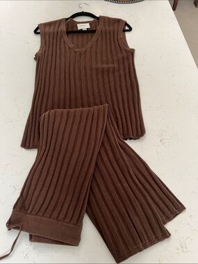 Sleeveless V-Neck Ribbed Knit Set — Chocolate Brown